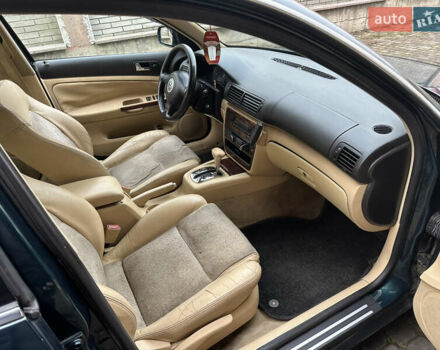 Зеленый Фольксваген Пассат, объемом двигателя 2.5 л и пробегом 273 тыс. км за 3899 $, фото 10 на Automoto.ua