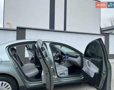 Зелений Фольксваген Пассат, об'ємом двигуна 2 л та пробігом 186 тис. км за 5199 $, фото 95 на Automoto.ua