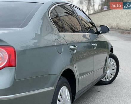 Зелений Фольксваген Пассат, об'ємом двигуна 2 л та пробігом 186 тис. км за 5199 $, фото 54 на Automoto.ua