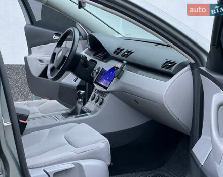 Зелений Фольксваген Пассат, об'ємом двигуна 2 л та пробігом 186 тис. км за 5199 $, фото 69 на Automoto.ua