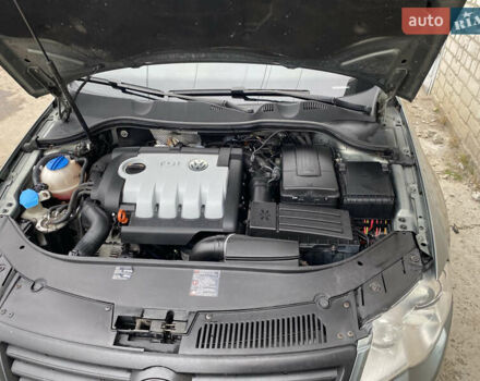 Зеленый Фольксваген Пассат, объемом двигателя 2 л и пробегом 203 тыс. км за 7400 $, фото 2 на Automoto.ua