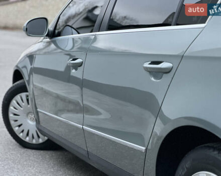 Зелений Фольксваген Пассат, об'ємом двигуна 2 л та пробігом 186 тис. км за 5199 $, фото 62 на Automoto.ua