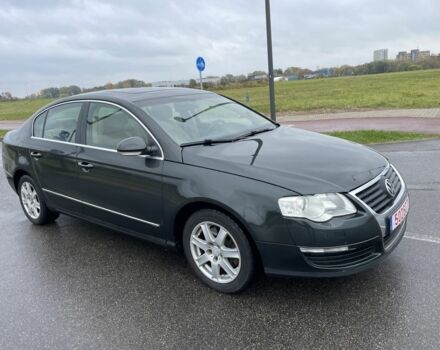 Зеленый Фольксваген Пассат, объемом двигателя 2 л и пробегом 350 тыс. км за 3750 $, фото 3 на Automoto.ua