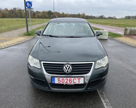 Зеленый Фольксваген Пассат, объемом двигателя 2 л и пробегом 350 тыс. км за 3750 $, фото 2 на Automoto.ua