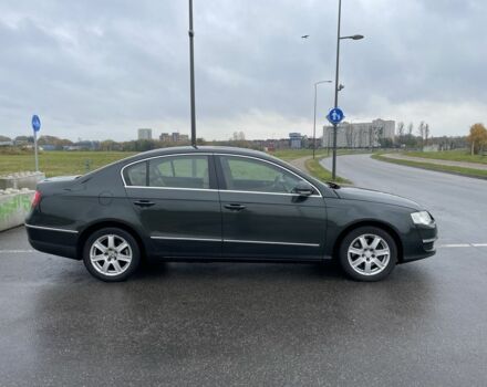 Зеленый Фольксваген Пассат, объемом двигателя 2 л и пробегом 350 тыс. км за 3750 $, фото 4 на Automoto.ua