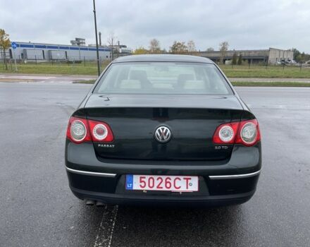 Зеленый Фольксваген Пассат, объемом двигателя 2 л и пробегом 350 тыс. км за 3750 $, фото 6 на Automoto.ua