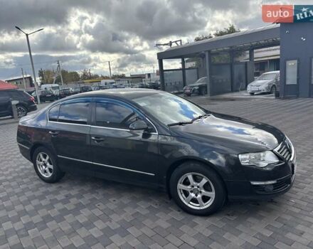 Зеленый Фольксваген Пассат, объемом двигателя 1.8 л и пробегом 306 тыс. км за 6400 $, фото 1 на Automoto.ua