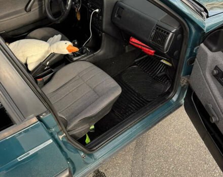 Зелений Фольксваген Пассат, об'ємом двигуна 1.6 л та пробігом 240 тис. км за 3000 $, фото 9 на Automoto.ua