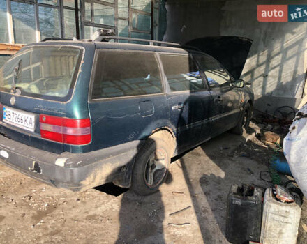 Зелений Фольксваген Пассат, об'ємом двигуна 1.6 л та пробігом 200 тис. км за 1450 $, фото 4 на Automoto.ua