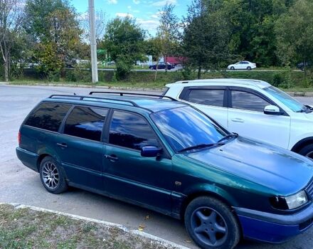 Зеленый Фольксваген Пассат, объемом двигателя 1.8 л и пробегом 370 тыс. км за 1600 $, фото 1 на Automoto.ua