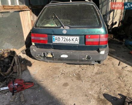 Зелений Фольксваген Пассат, об'ємом двигуна 1.6 л та пробігом 200 тис. км за 1450 $, фото 5 на Automoto.ua