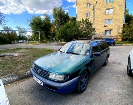 Зеленый Фольксваген Пассат, объемом двигателя 1.8 л и пробегом 370 тыс. км за 1600 $, фото 6 на Automoto.ua