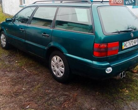 Зеленый Фольксваген Пассат, объемом двигателя 2 л и пробегом 380 тыс. км за 1500 $, фото 2 на Automoto.ua