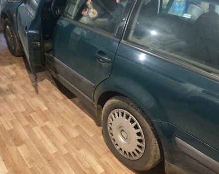 Зеленый Фольксваген Пассат, объемом двигателя 1.9 л и пробегом 440 тыс. км за 2000 $, фото 1 на Automoto.ua