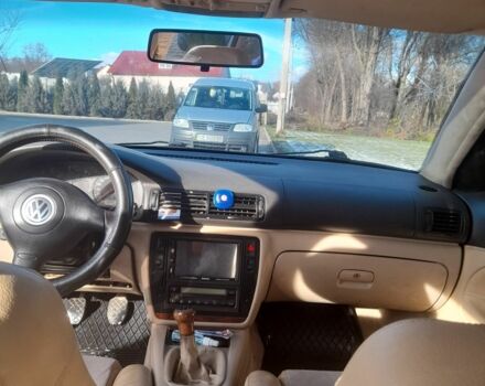 Зеленый Фольксваген Пассат, объемом двигателя 1.8 л и пробегом 360 тыс. км за 3500 $, фото 2 на Automoto.ua