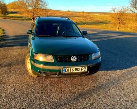 Зеленый Фольксваген Пассат, объемом двигателя 1.9 л и пробегом 300 тыс. км за 3600 $, фото 2 на Automoto.ua