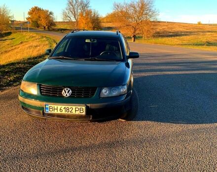 Зеленый Фольксваген Пассат, объемом двигателя 1.9 л и пробегом 300 тыс. км за 3600 $, фото 1 на Automoto.ua
