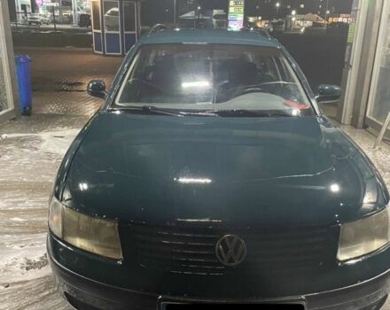 Зеленый Фольксваген Пассат, объемом двигателя 1.8 л и пробегом 420 тыс. км за 3200 $, фото 2 на Automoto.ua