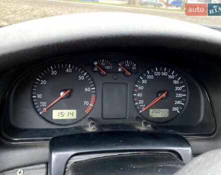 Зелений Фольксваген Пассат, об'ємом двигуна 1.8 л та пробігом 260 тис. км за 3700 $, фото 10 на Automoto.ua