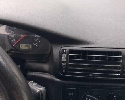 Зелений Фольксваген Пассат, об'ємом двигуна 1.6 л та пробігом 374 тис. км за 3300 $, фото 5 на Automoto.ua