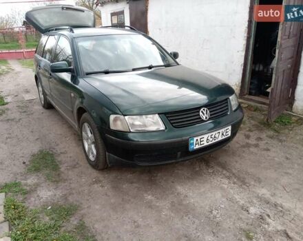 Зеленый Фольксваген Пассат, объемом двигателя 1.6 л и пробегом 340 тыс. км за 3600 $, фото 1 на Automoto.ua