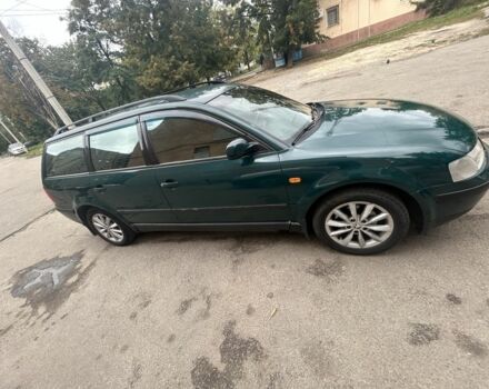 Зеленый Фольксваген Пассат, объемом двигателя 1.8 л и пробегом 260 тыс. км за 4000 $, фото 2 на Automoto.ua