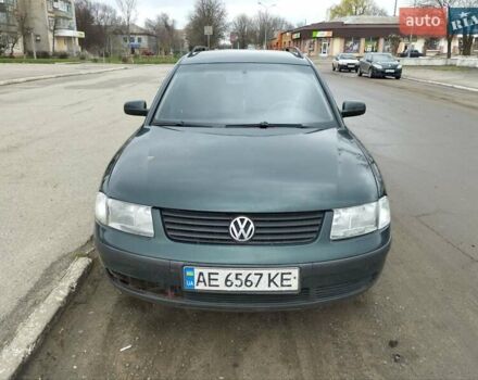 Зеленый Фольксваген Пассат, объемом двигателя 1.6 л и пробегом 340 тыс. км за 3600 $, фото 4 на Automoto.ua