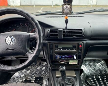 Зелений Фольксваген Пассат, об'ємом двигуна 1.8 л та пробігом 290 тис. км за 3300 $, фото 5 на Automoto.ua