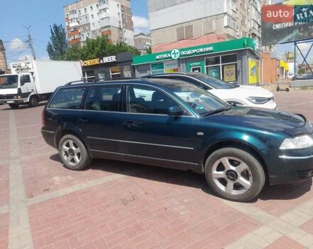 Зеленый Фольксваген Пассат, объемом двигателя 2.5 л и пробегом 400 тыс. км за 3100 $, фото 1 на Automoto.ua