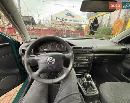 Зеленый Фольксваген Пассат, объемом двигателя 1.9 л и пробегом 390 тыс. км за 1600 $, фото 1 на Automoto.ua