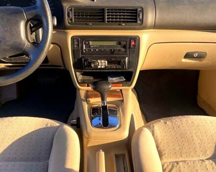 Зеленый Фольксваген Пассат, объемом двигателя 1.8 л и пробегом 300 тыс. км за 3990 $, фото 2 на Automoto.ua