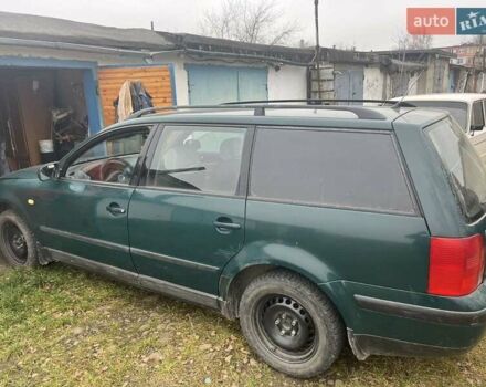 Зелений Фольксваген Пассат, об'ємом двигуна 1.6 л та пробігом 236 тис. км за 3200 $, фото 1 на Automoto.ua