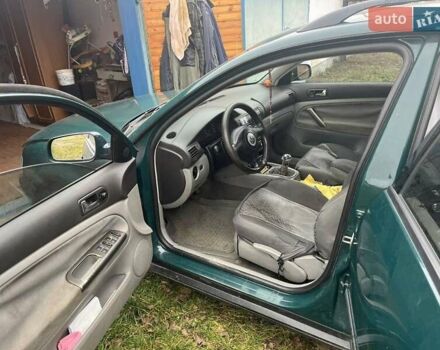 Зелений Фольксваген Пассат, об'ємом двигуна 1.6 л та пробігом 236 тис. км за 3200 $, фото 8 на Automoto.ua