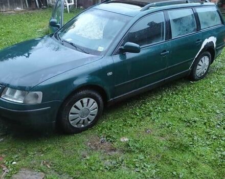 Зелений Фольксваген Пассат, об'ємом двигуна 1.9 л та пробігом 300 тис. км за 2400 $, фото 1 на Automoto.ua