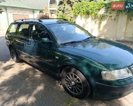 Зелений Фольксваген Пассат, об'ємом двигуна 1.8 л та пробігом 242 тис. км за 4500 $, фото 2 на Automoto.ua