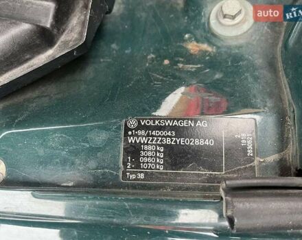 Зелений Фольксваген Пассат, об'ємом двигуна 1.6 л та пробігом 236 тис. км за 3200 $, фото 11 на Automoto.ua