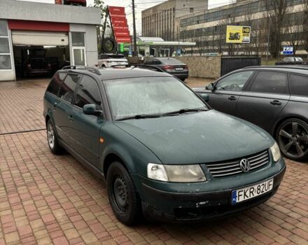Зеленый Фольксваген Пассат, объемом двигателя 1.9 л и пробегом 390 тыс. км за 1600 $, фото 1 на Automoto.ua