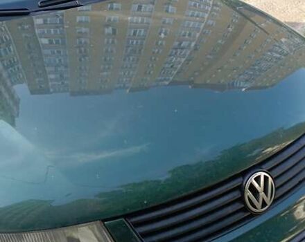 Зеленый Фольксваген Пассат, объемом двигателя 1.6 л и пробегом 384 тыс. км за 2200 $, фото 1 на Automoto.ua