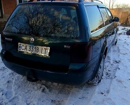 Зеленый Фольксваген Пассат, объемом двигателя 1.9 л и пробегом 510 тыс. км за 4300 $, фото 3 на Automoto.ua