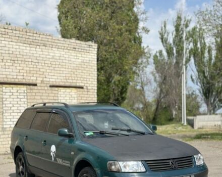 Зелений Фольксваген Пассат, об'ємом двигуна 2 л та пробігом 318 тис. км за 1800 $, фото 1 на Automoto.ua