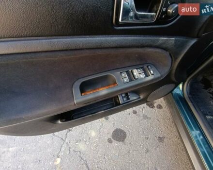 Зелений Фольксваген Пассат, об'ємом двигуна 1.6 л та пробігом 246 тис. км за 4800 $, фото 4 на Automoto.ua