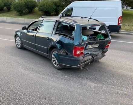 Зеленый Фольксваген Пассат, объемом двигателя 1.6 л и пробегом 290 тыс. км за 1750 $, фото 4 на Automoto.ua