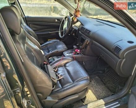 Зеленый Фольксваген Пассат, объемом двигателя 2.5 л и пробегом 300 тыс. км за 4400 $, фото 3 на Automoto.ua