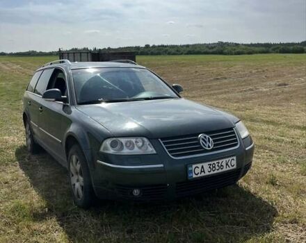 Зеленый Фольксваген Пассат, объемом двигателя 2.5 л и пробегом 300 тыс. км за 4400 $, фото 1 на Automoto.ua