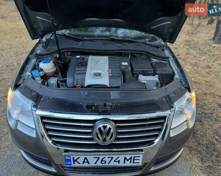 Зеленый Фольксваген Пассат, объемом двигателя 2 л и пробегом 211 тыс. км за 7500 $, фото 48 на Automoto.ua