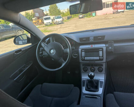 Зелений Фольксваген Пассат, об'ємом двигуна 1.6 л та пробігом 206 тис. км за 6999 $, фото 35 на Automoto.ua