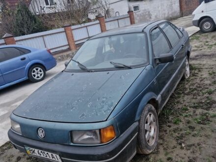 Зеленый Фольксваген Пассат, объемом двигателя 1.6 л и пробегом 332 тыс. км за 650 $, фото 1 на Automoto.ua