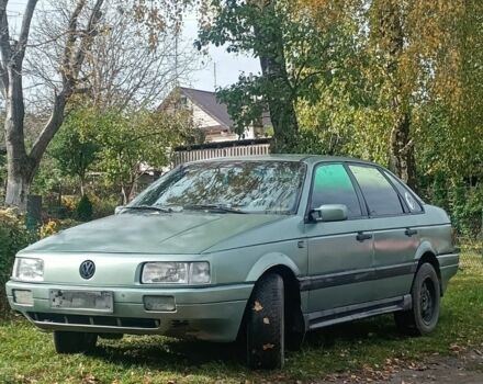 Зеленый Фольксваген Пассат, объемом двигателя 1.8 л и пробегом 300 тыс. км за 1700 $, фото 1 на Automoto.ua