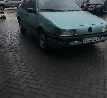 Зеленый Фольксваген Пассат, объемом двигателя 1.6 л и пробегом 315 тыс. км за 1500 $, фото 1 на Automoto.ua