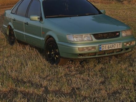 Зеленый Фольксваген Пассат, объемом двигателя 2 л и пробегом 344 тыс. км за 2550 $, фото 1 на Automoto.ua